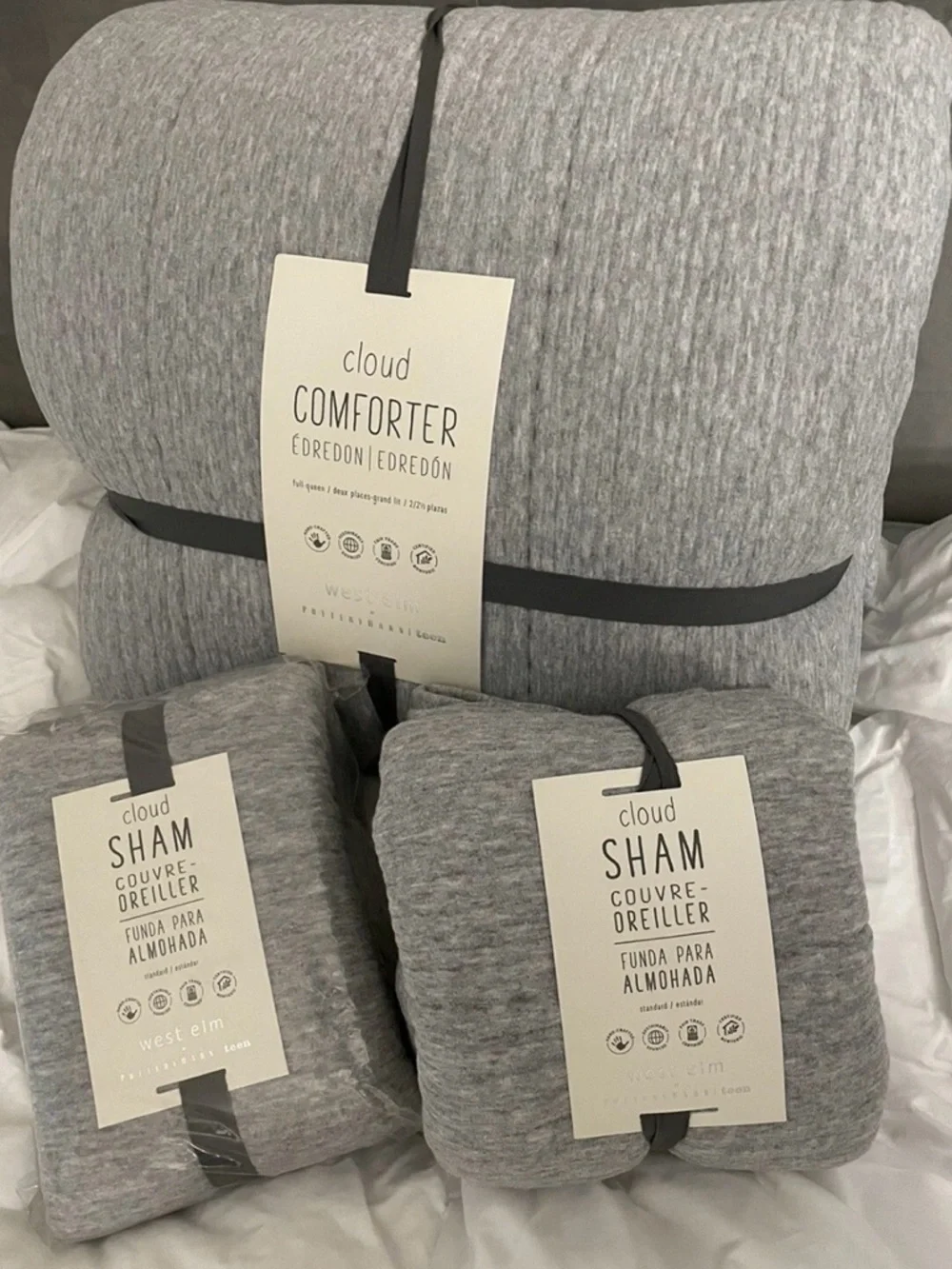 NWT West Elm PB Teen Cloud F/Q Comforter & 2 STD Shams Set - Light Gray